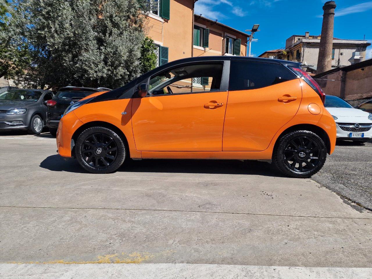 Toyota Aygo 5 Porte Aygo 5p 1.0 x-wave Orange m-mt 72cv cambio automatico