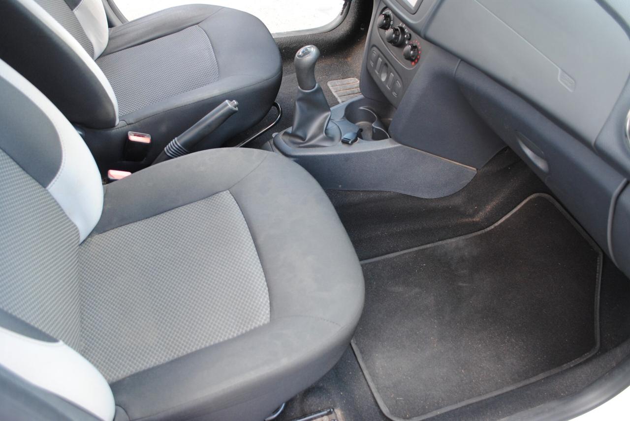 DACIA SANDERO 1.2 75 CV OK NEOPATENTATI (NO A/C)