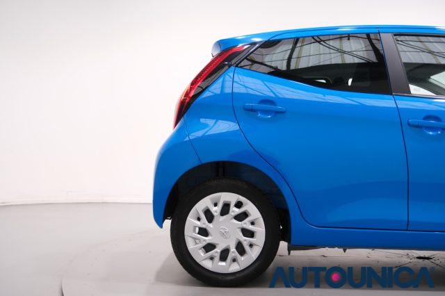 TOYOTA Aygo 1.0 VVT-i 72 CV 5 PORTE X-PLAY MMT NEOPATENTATI
