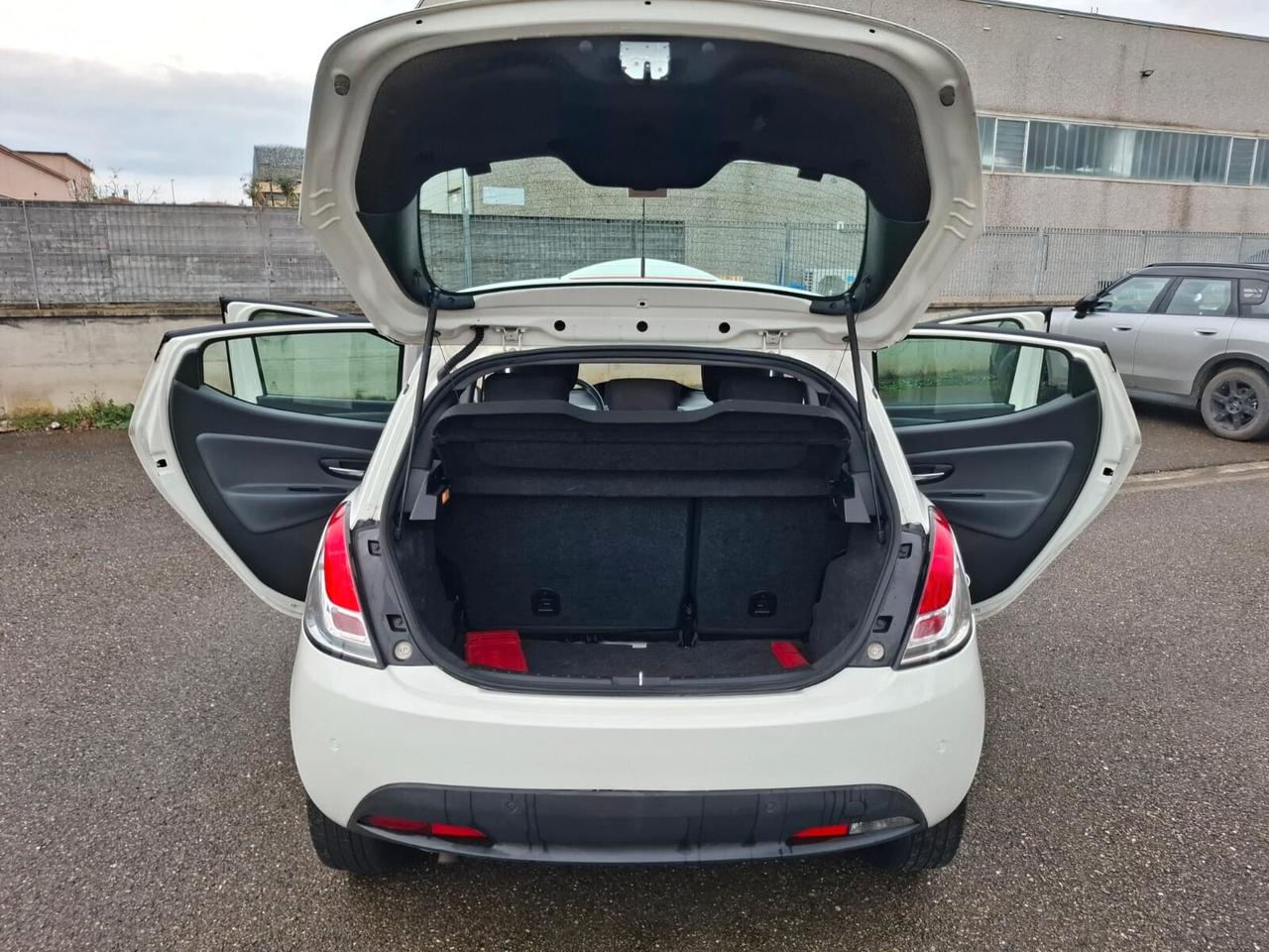 Lancia Ypsilon 1.2 del 2012 SOLO 133.000 KM