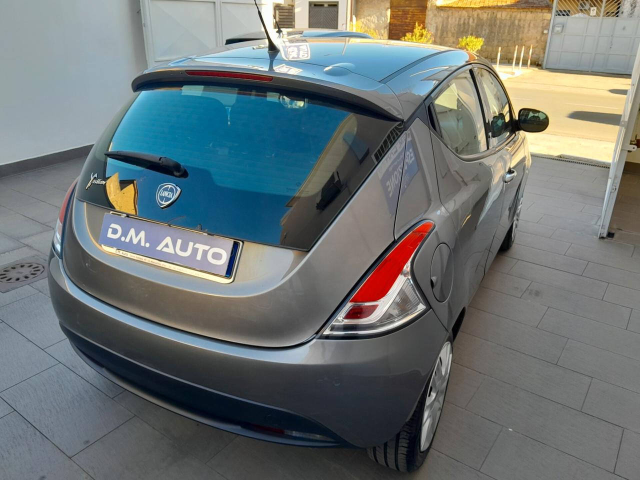 Lancia Ypsilon 1.2 69 CV 5 porte S&S Silver