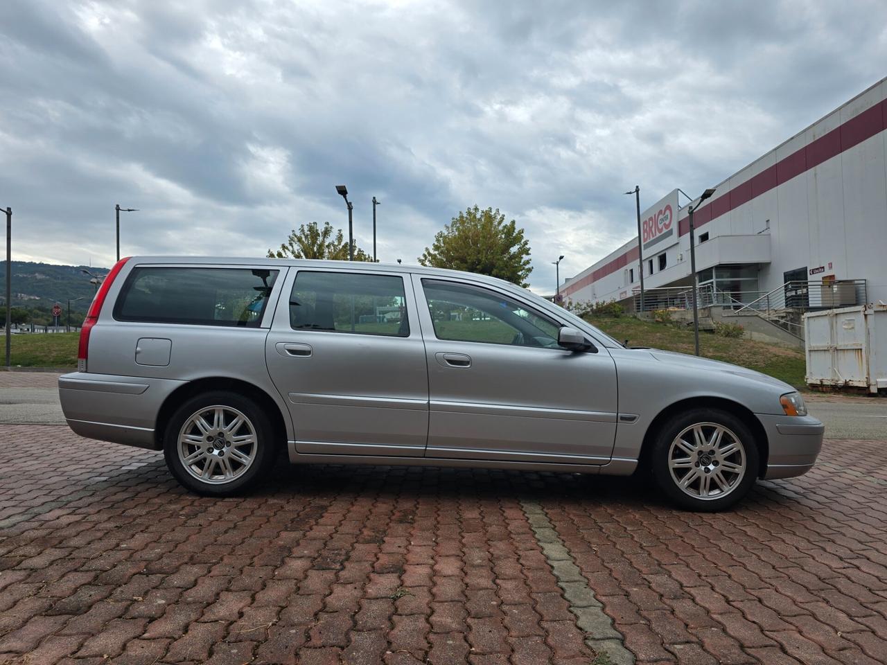 Volvo V70/XC70 V70 2.4 D 20V (163CV) cat Momentum
