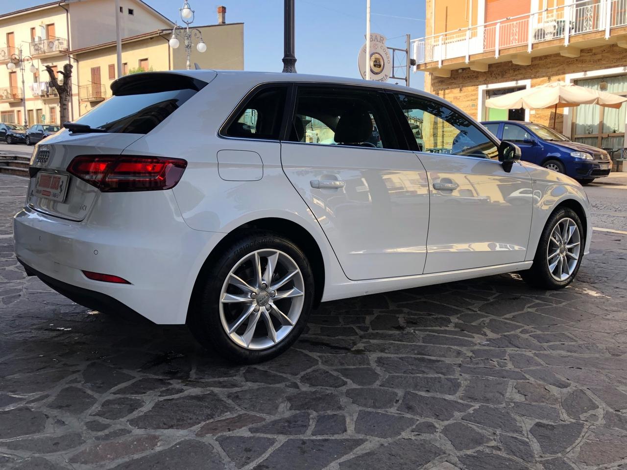 Audi A3 SPORTBACK 1.6TDI 110CV Design FULL/LED/NAV