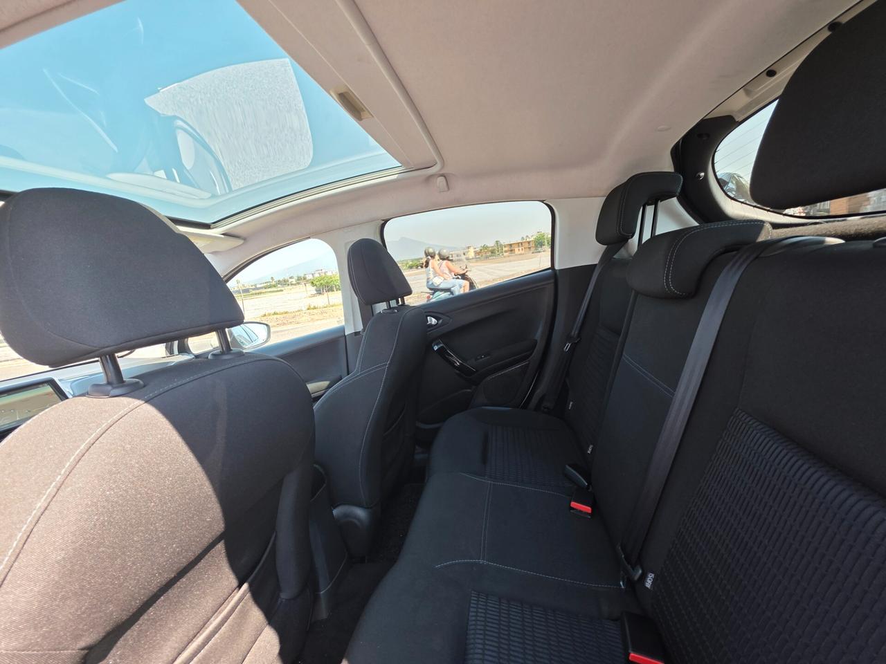 Peugeot 208 1.4 HDi 68 CV 5 porte Allure