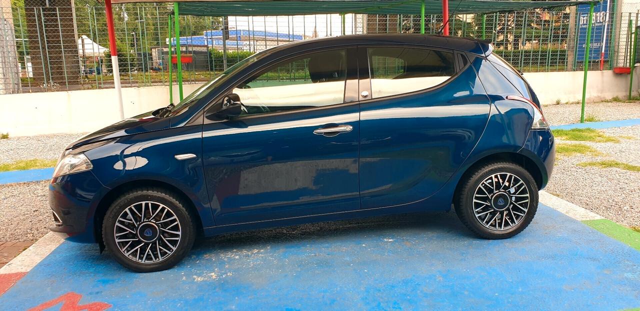 LANCIA YPSILON 1.2 BENZ/G.P.L BOMBOLA. VALIDA 2035