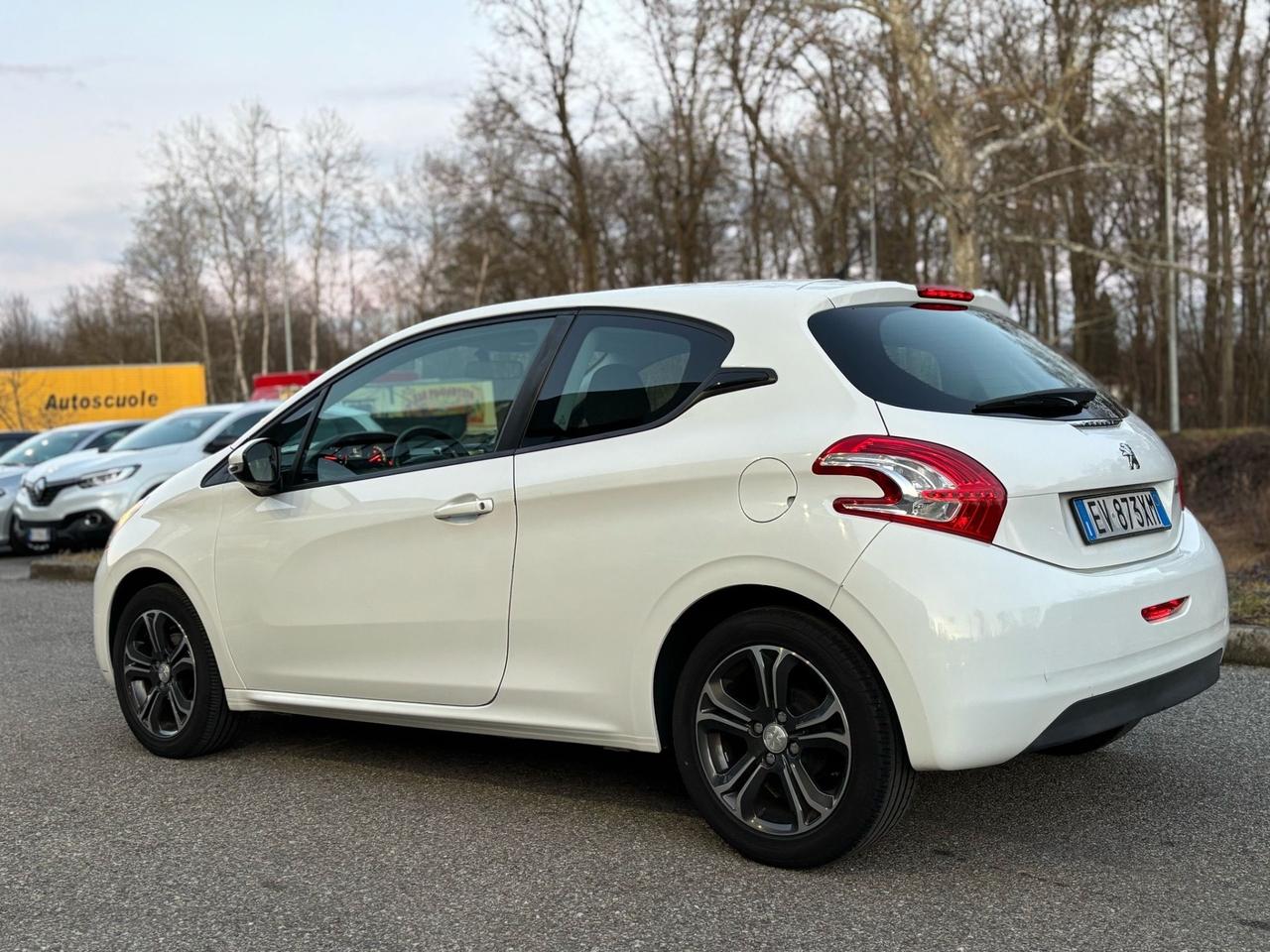 Peugeot 208 1.4 HDi 68 CV 3 porte Allure