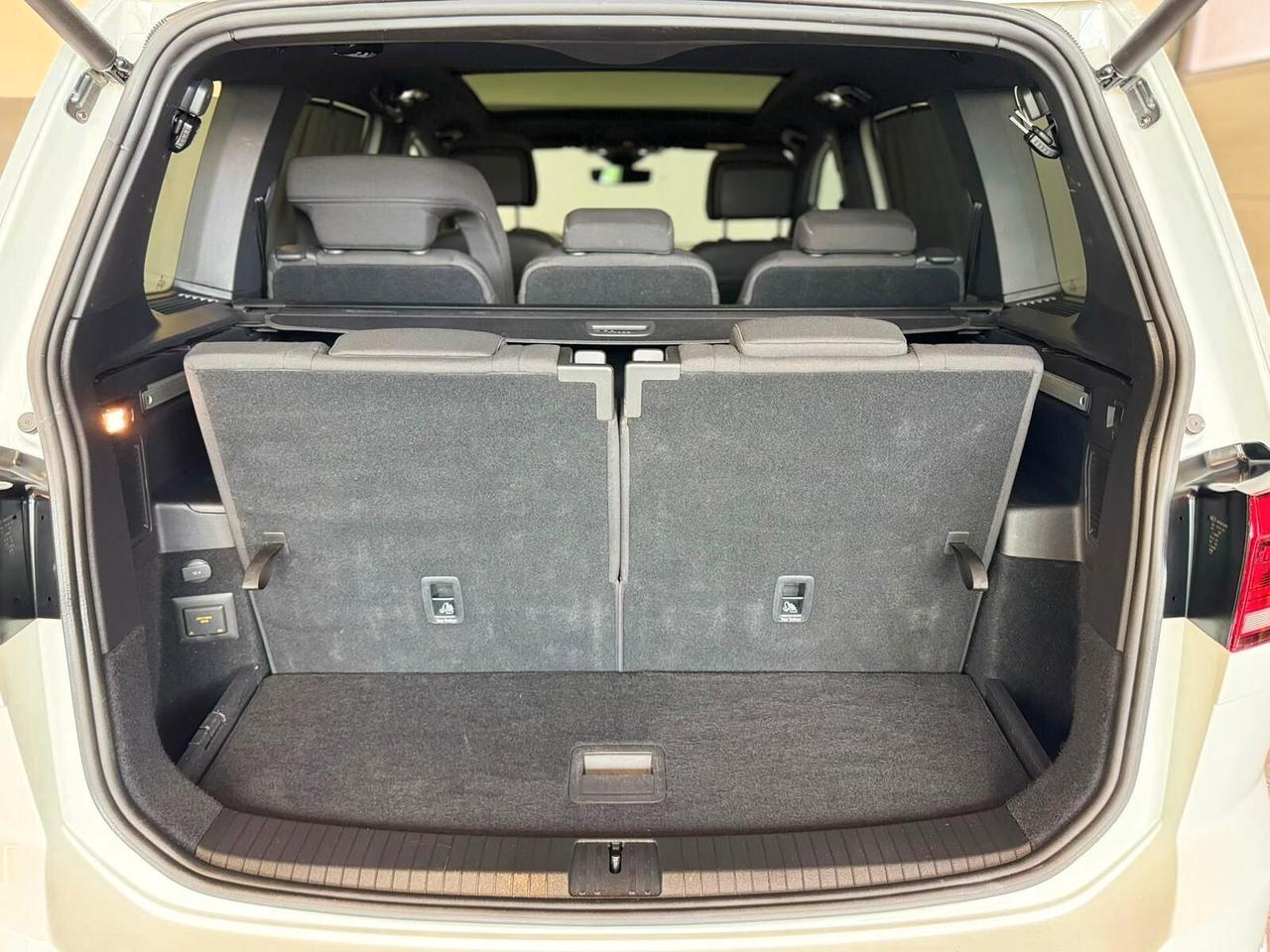Volkswagen Touran 1.5 TSI EVO DSG R-Line 7Posti Gancio