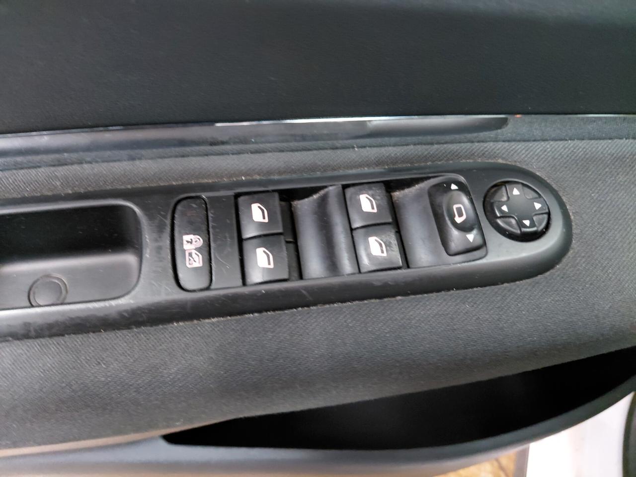 Peugeot 3008 1.6 HDi 115CV anno 2013