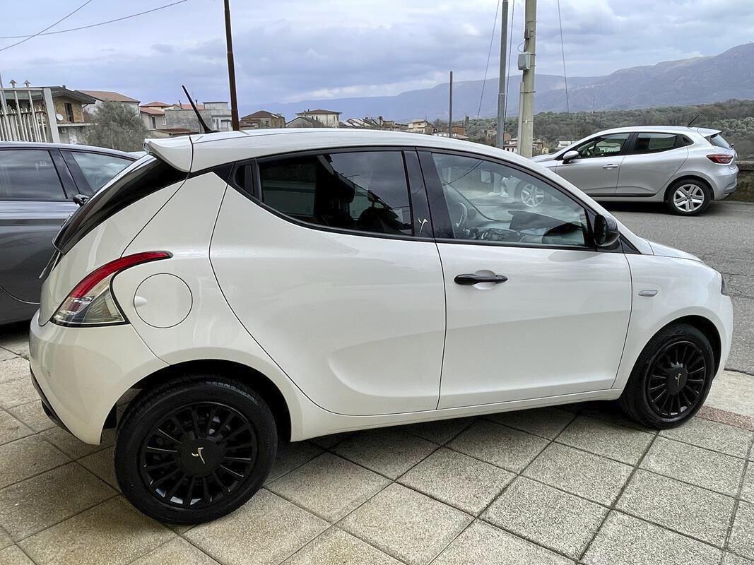 Lancia Ypsilon 1.2 69 CV Gold Plus Black and Noir - 70 Aziendale