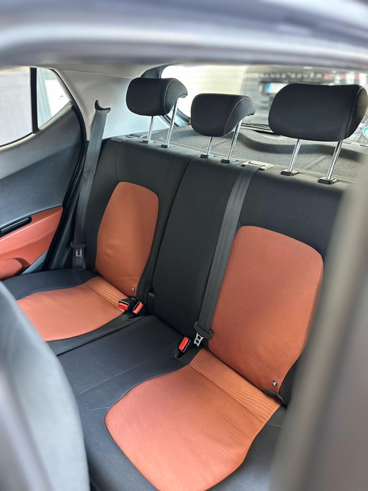 Hyundai i10 1.0 MPI Sound Edition A/T