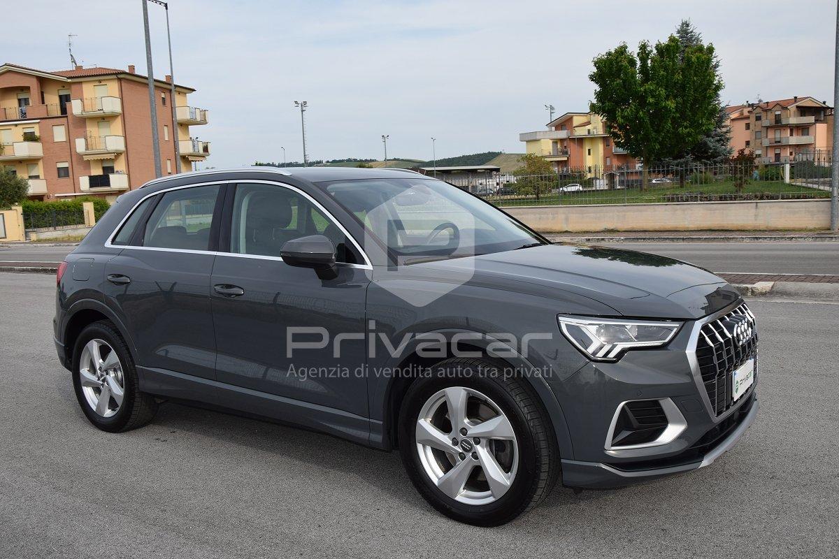 AUDI Q3 40 TDI quattro S tronic Business Advanced