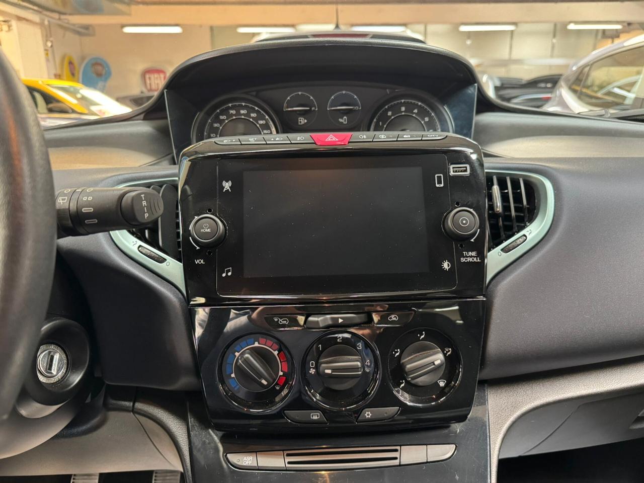 Lancia Ypsilon 1.0 FireFly 5 porte S&S Hybrid Gold
