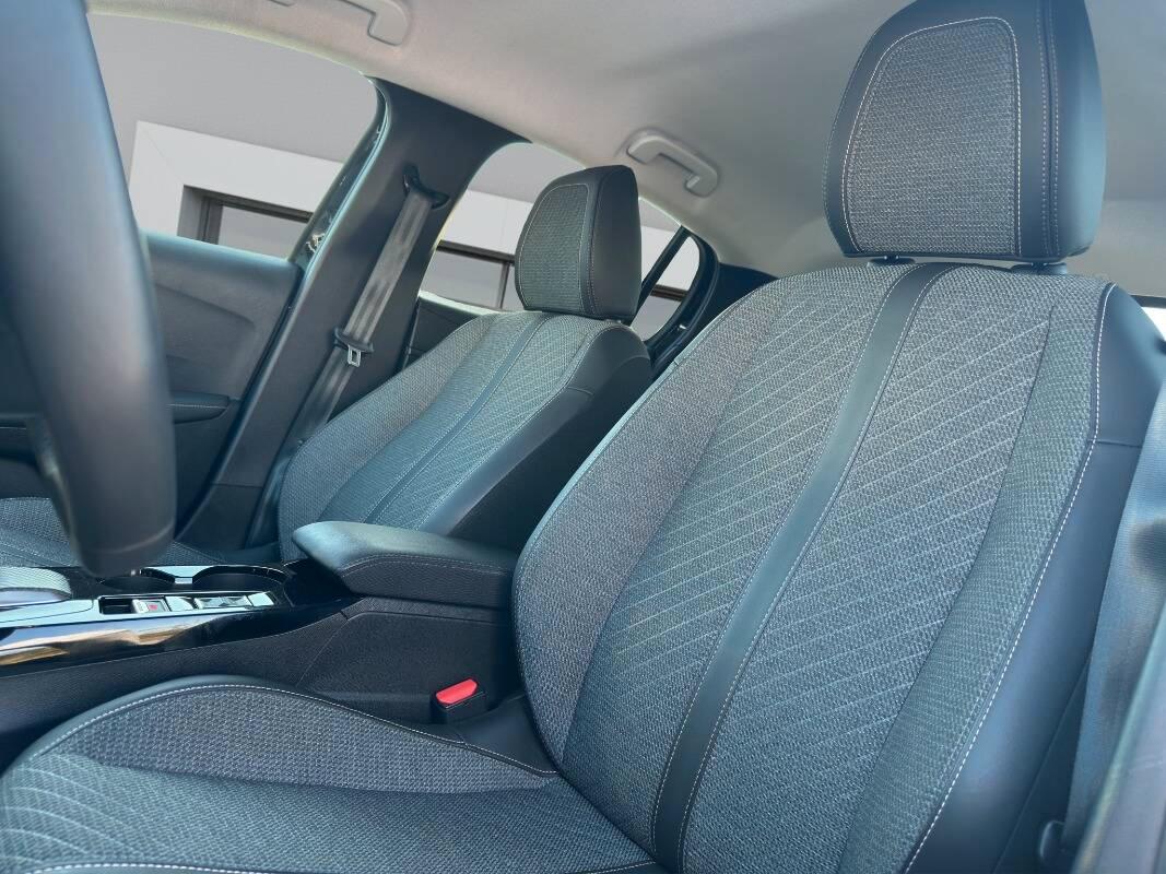 Peugeot 208 1.2 hybrid Allure 110cv AUTOMATICA E CARPLAY