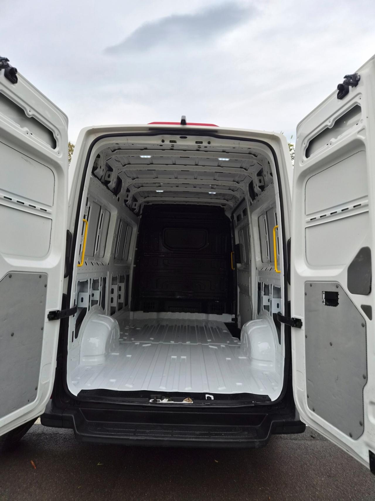 VOLKSWAGEN CRAFTER 2.0 TDI 140 CAVALLI