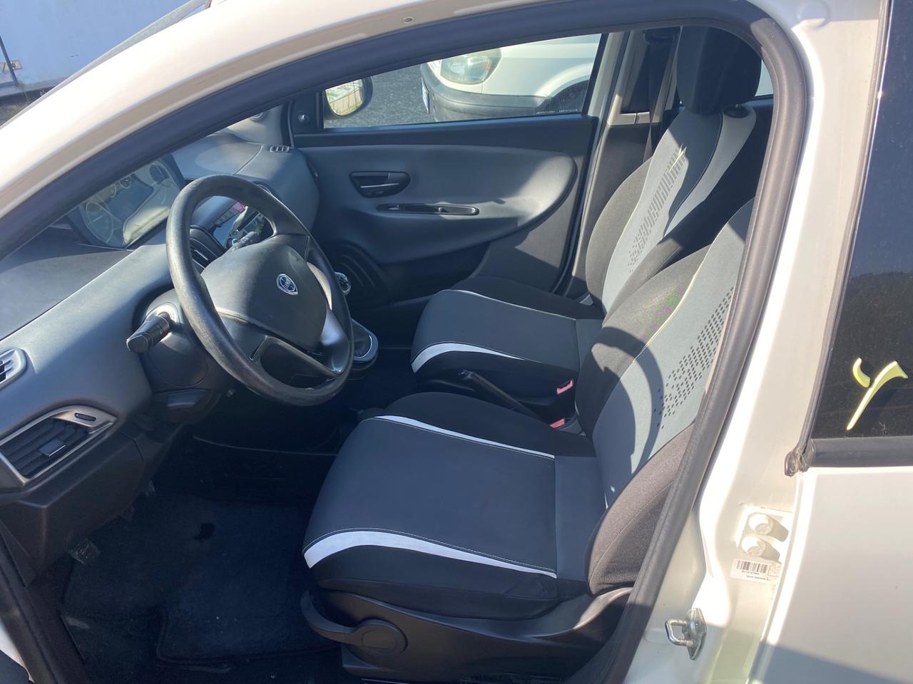 Lancia Ypsilon 1.2 69 CV 5 porte Gold