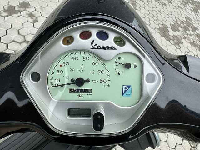 Piaggio Vespa LX 50