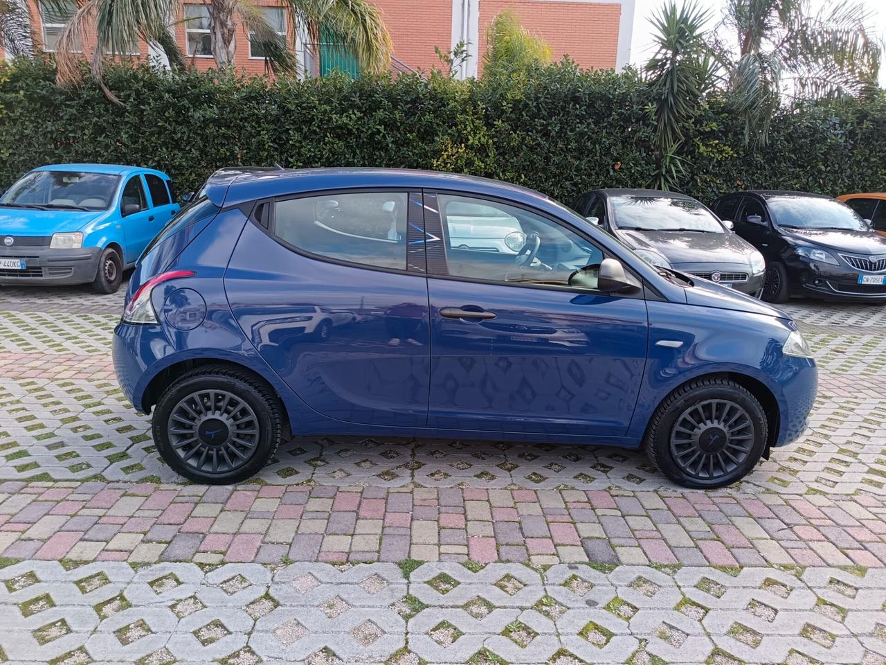 Lancia Ypsilon 1.2 69 CV 5 porte Unyca