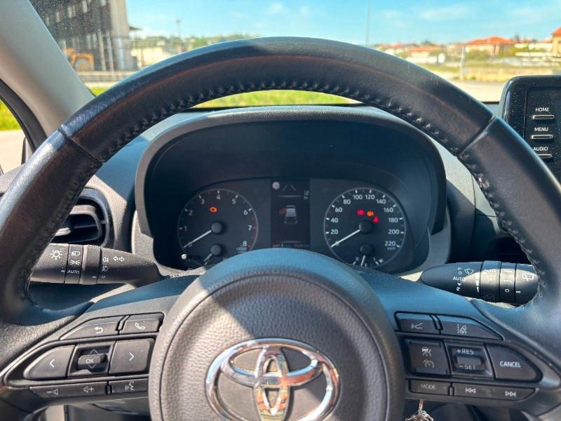TOYOTA Yaris 4ª serie Yaris 1.0 5 porte Business