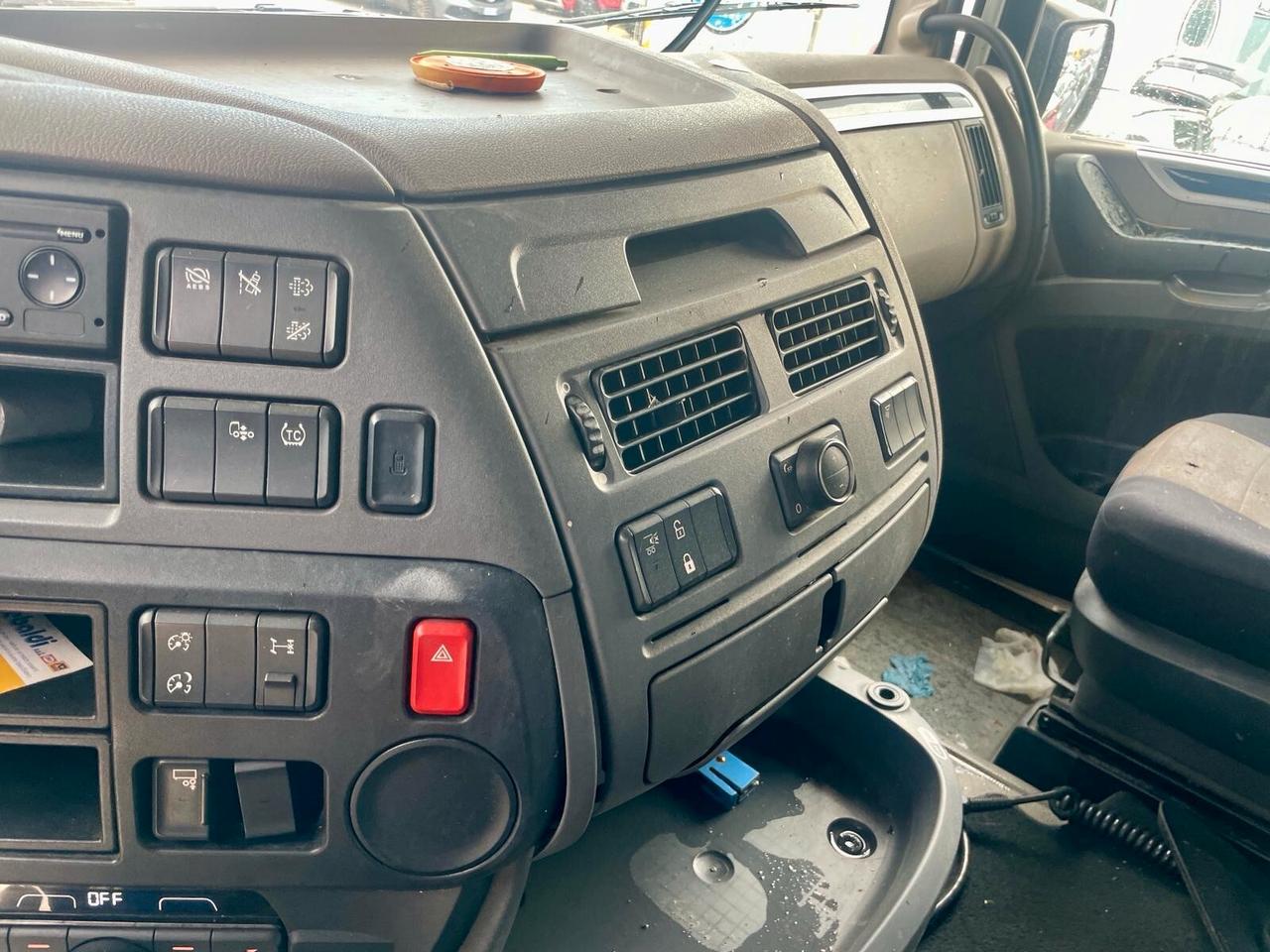 DAF XF 106 -480 **SINISTRATO *** MARCIANTE VA IN MOTO ***