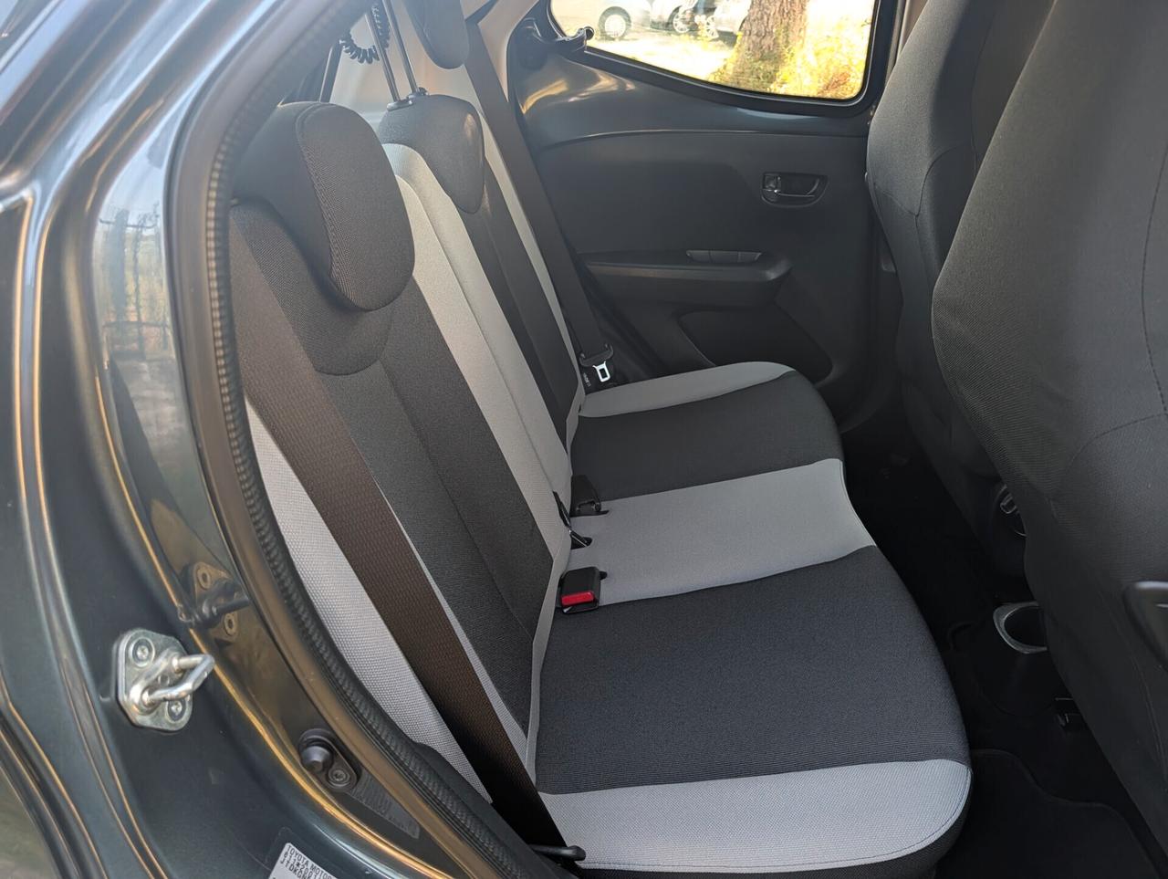 Toyota Aygo 1.0 VVT-i 69 CV 5 porte x-play MMT