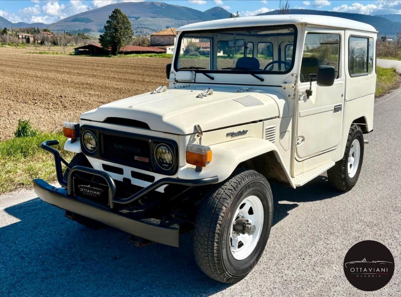 Toyota Land Cruiser BJ40 Trasformabile con centina