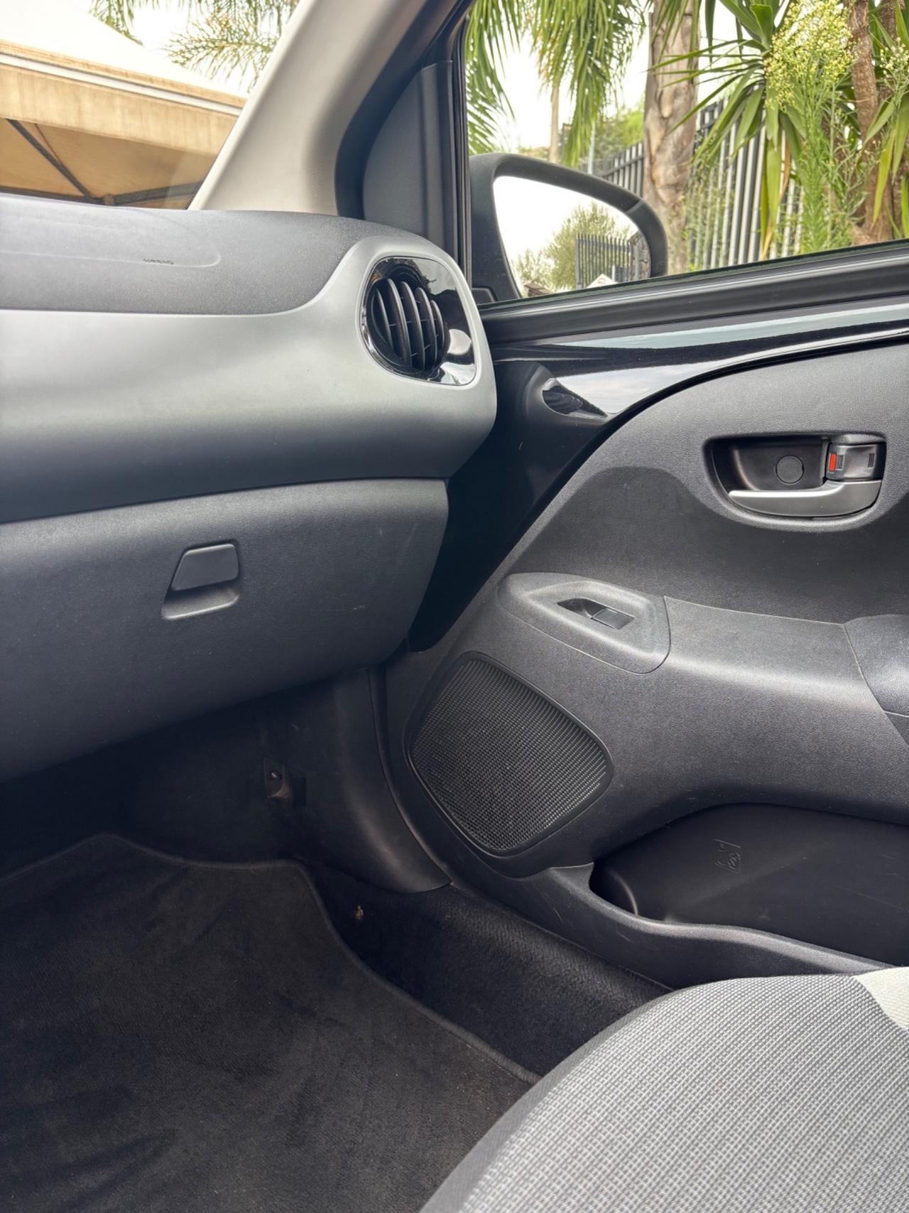 Toyota Aygo Connect 1.0 VVT-i 72 CV 5 porte x-wave