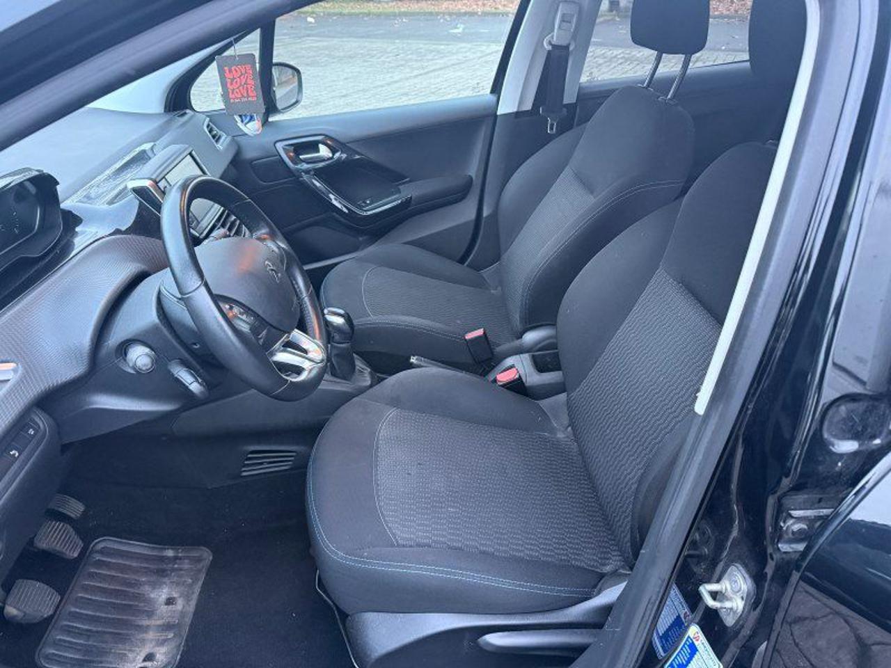 Peugeot 208 BlueHDi 100 S&S 5 porte Signature