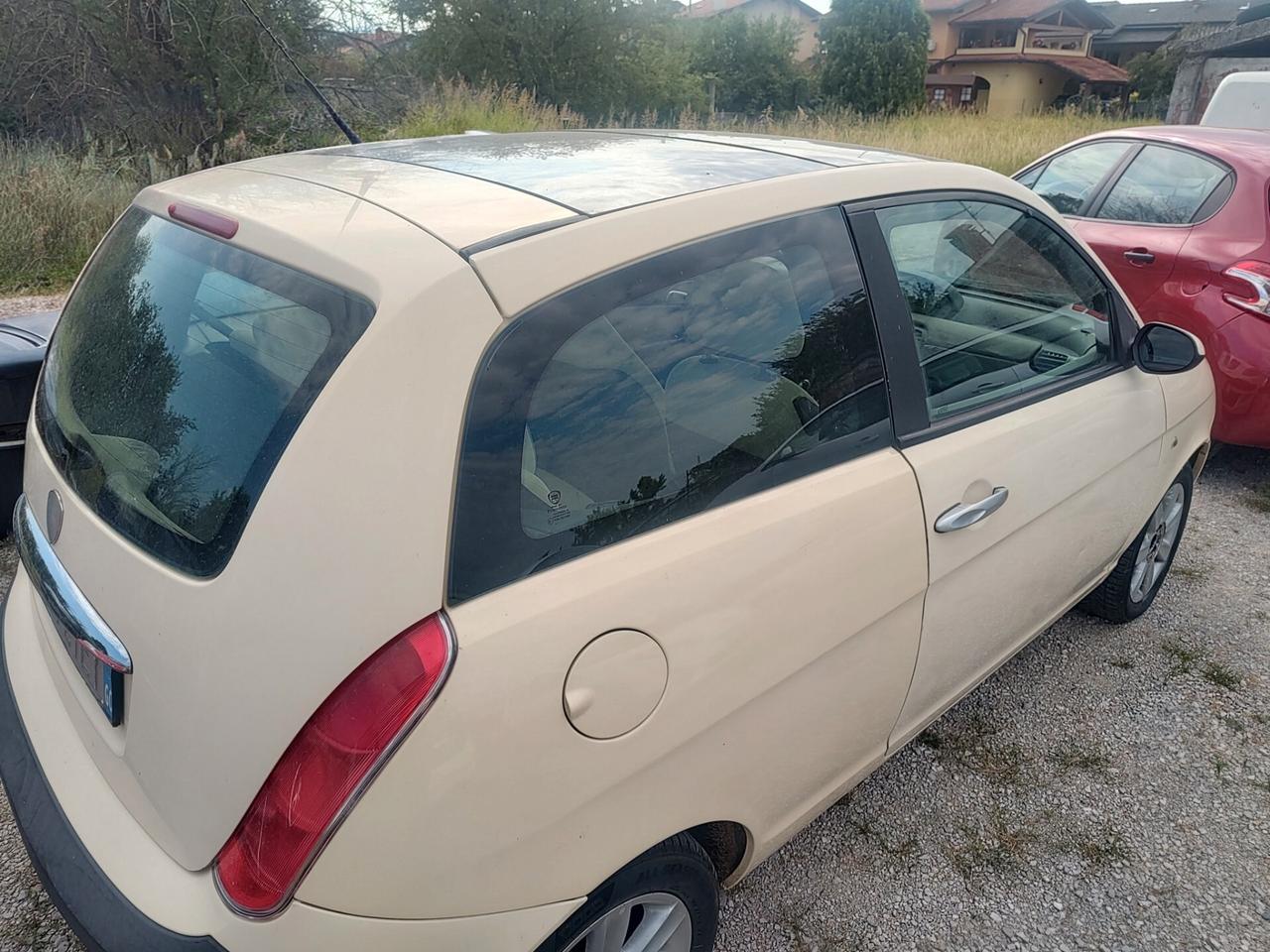 Lancia Ypsilon 1.2 Fire 8v