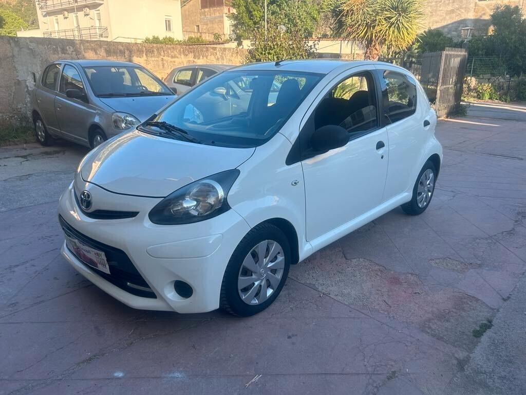 Toyota Aygo 1.0 2014 5p Lounge Connect MMT