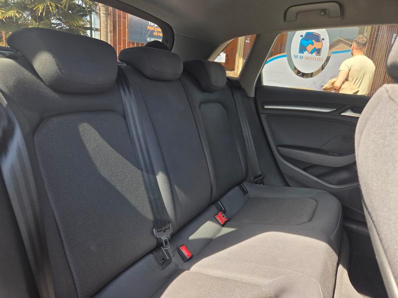 Audi A3 Sportback 35 1.5 tfsi 150cv s-tronic S-LINE