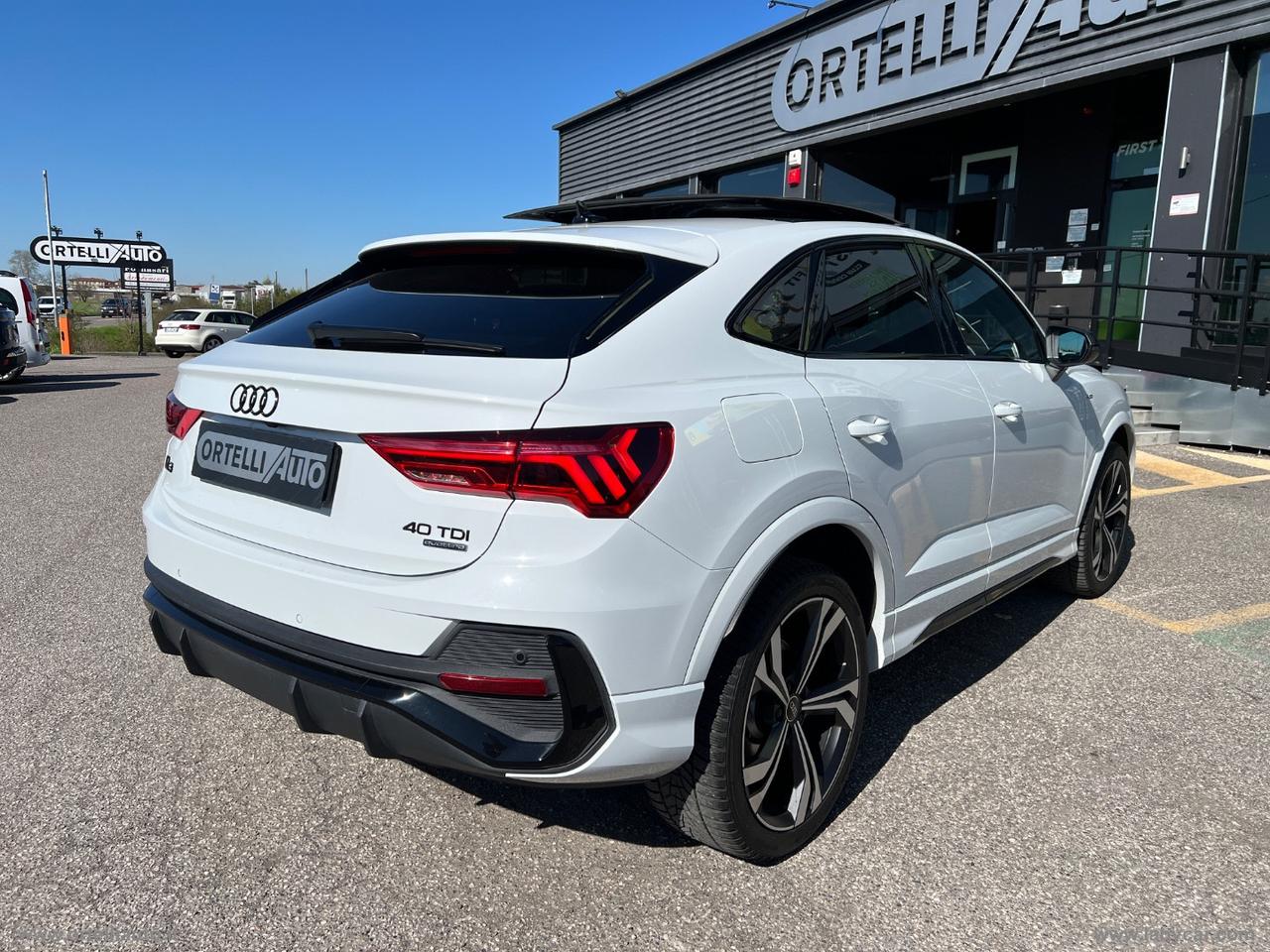 AUDI Q3 SPB 40 TDI quattro S tr. Ident. Black