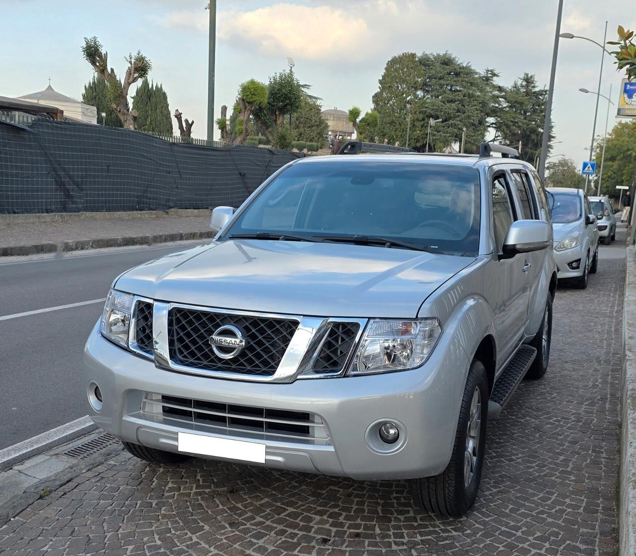 Nissan Pathfinder 2.5 dCi LE Auto 7 Posti