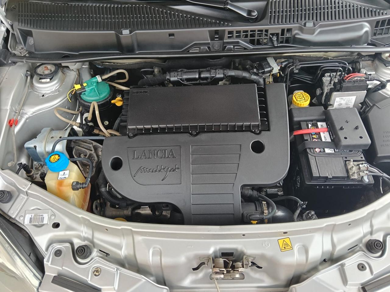 Lancia Ypsilon 1.3 MJT 75 CV Argento