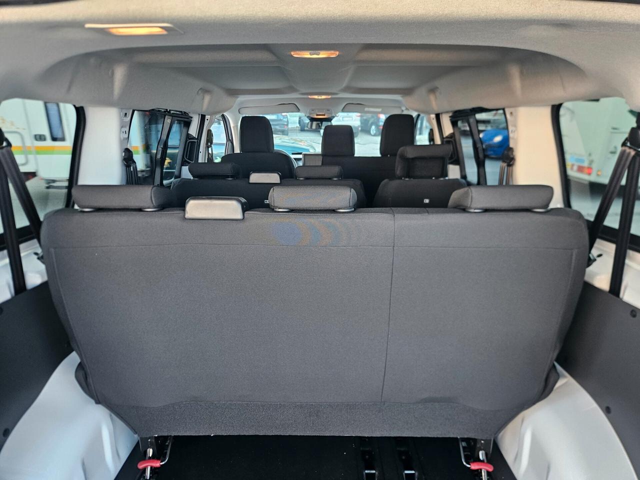 Noleggio 9 posti Peugeot Expert BlueHDi 180 S&S EAT8