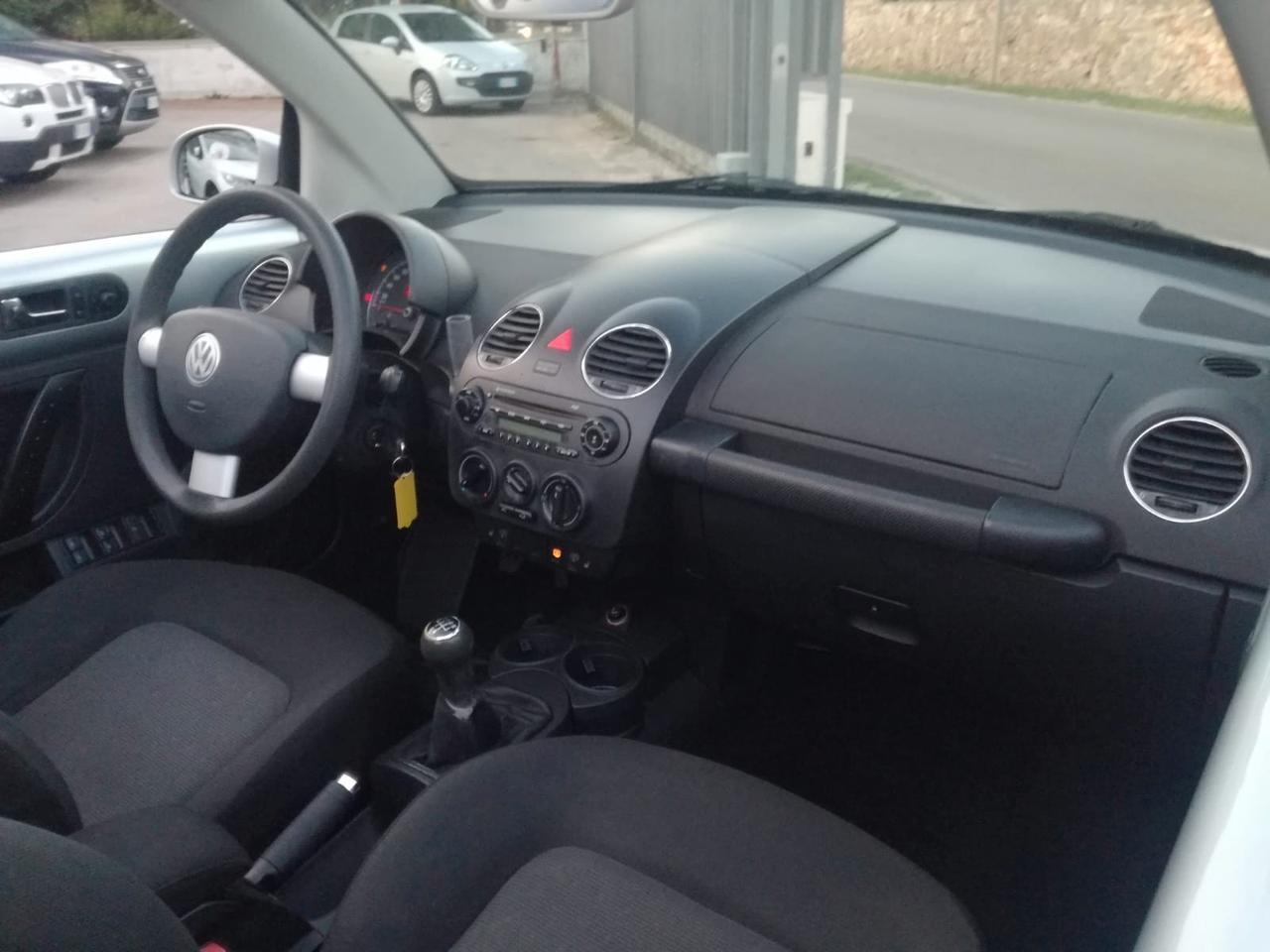 Volkswagen New Beetle 1.4 Cabrio Cappotta Elettrica