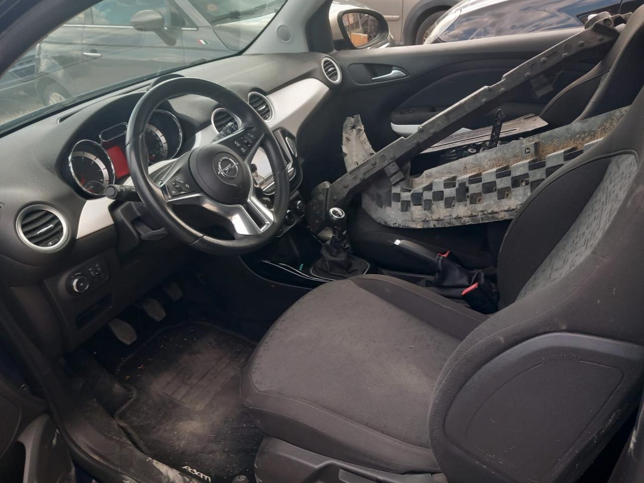 Opel Adam 1.2 70 CV Black Jack