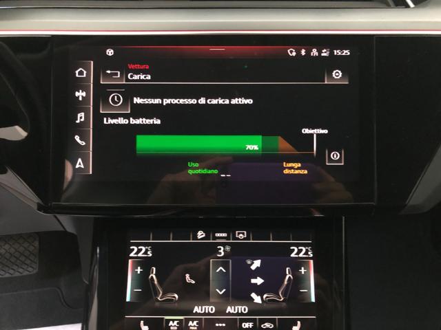 AUDI e-tron quattro