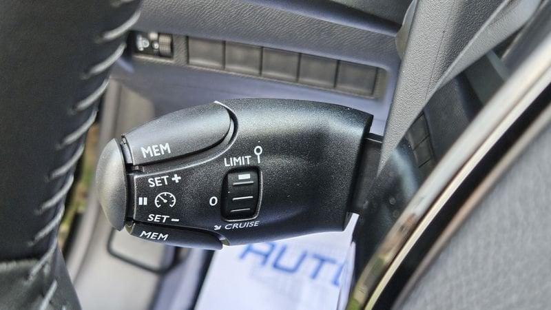 Peugeot 208 208 PureTech 100 Stop&Start 5 porte Style con EASY GO' finanz. e assic.