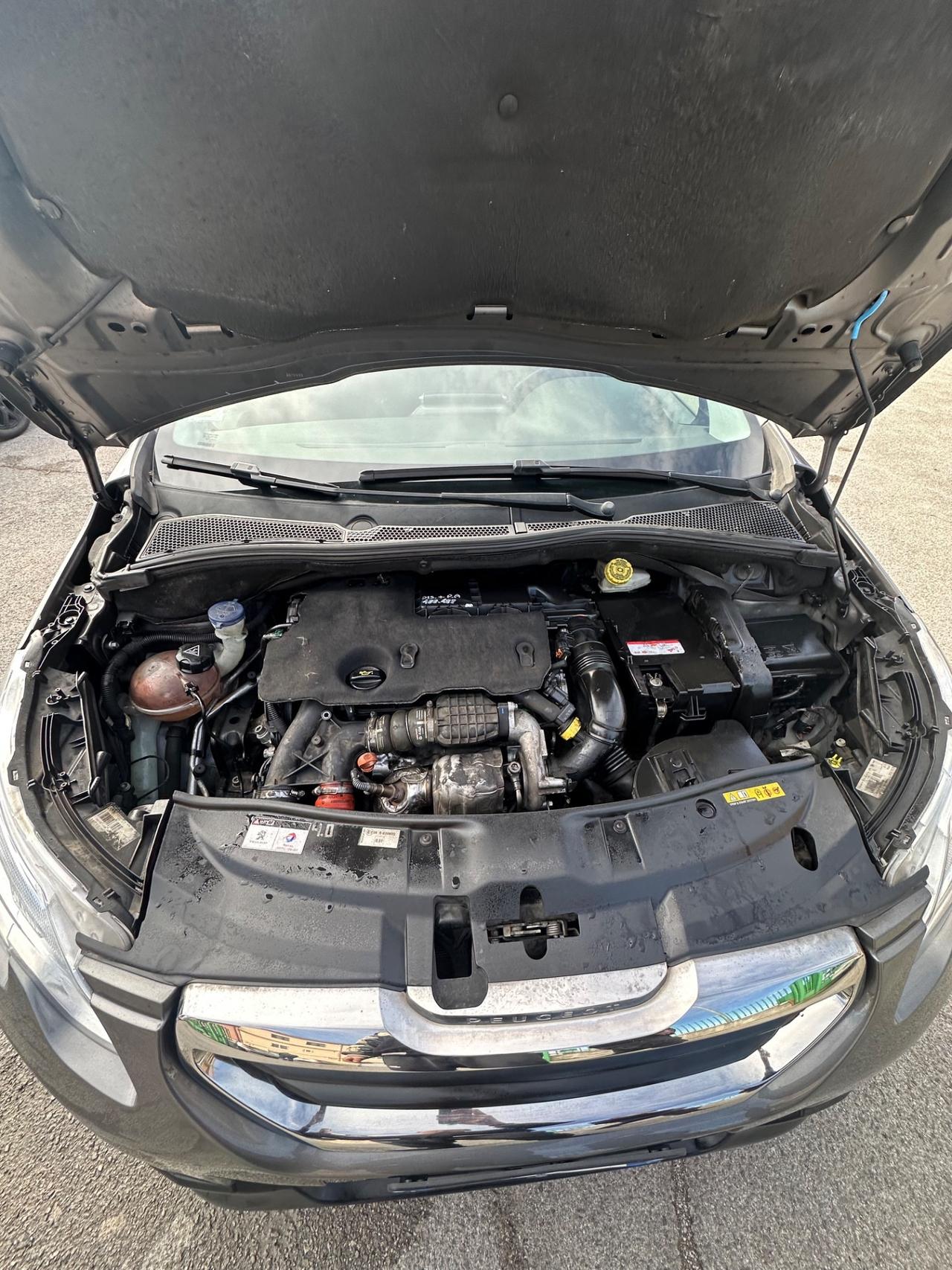 Peugeot 2008 1.6 e-HDi 92 CV Stop&Start Urban Cross