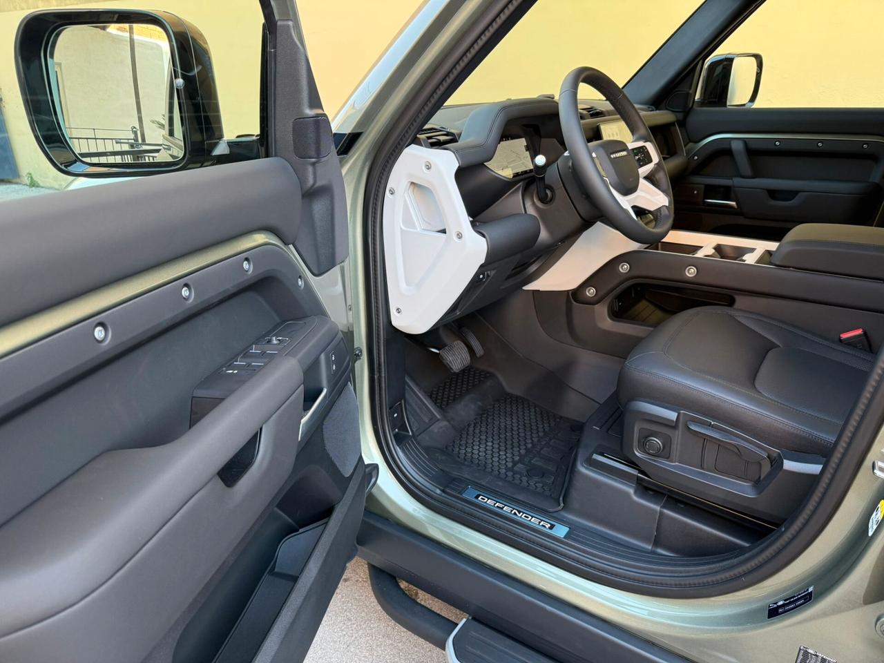 Land Rover Defender 110 3.0D I6 200 CV AWD Auto X-Dynamic SE