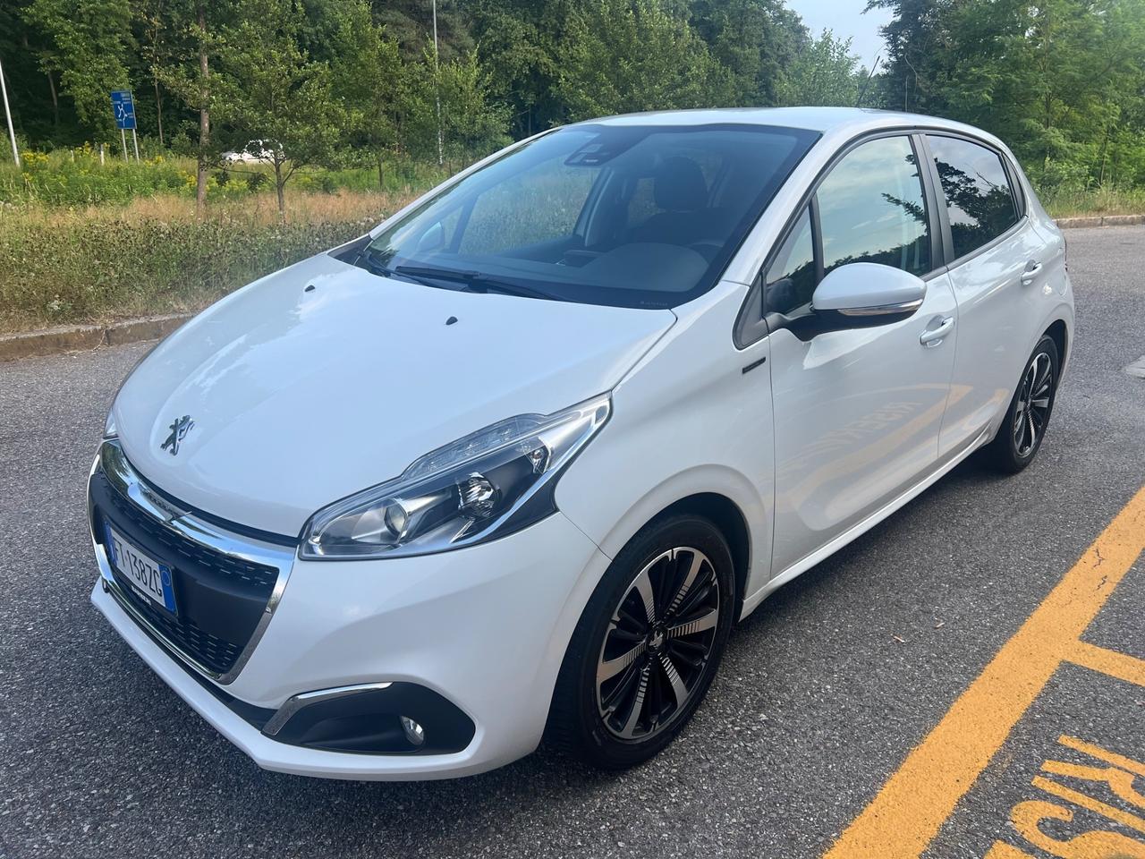 Peugeot 208 PureTech 82 Stop&Start 5 porte Signature