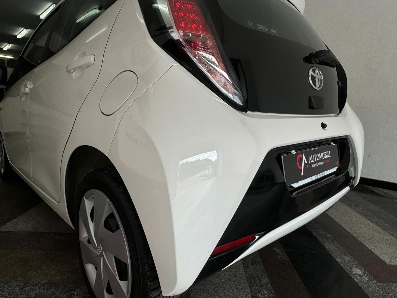 Toyota Aygo 1.0 VVT-i 69 CV 5 porte x-play