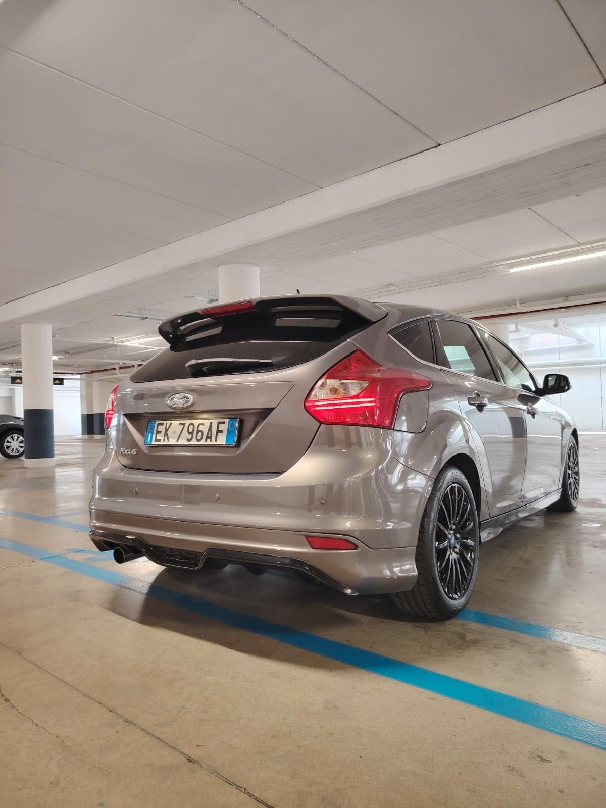 Ford Focus look ST LINE