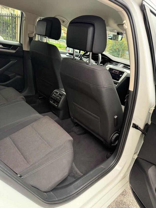 VOLKSWAGEN Passat Variant 1.6 TDI SCR DSG Business BMT