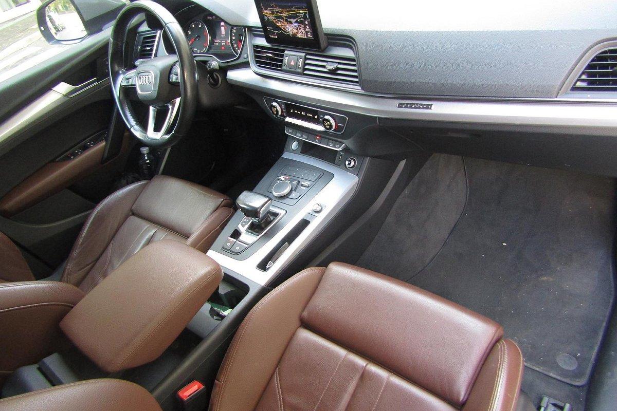 AUDI Q5 40 TDI quattro S tronic Business