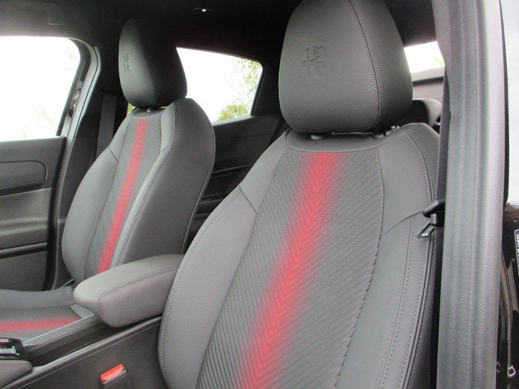 Alfa Romeo Junior 1.2 136 CV Hybrid eDCT6 Speciale