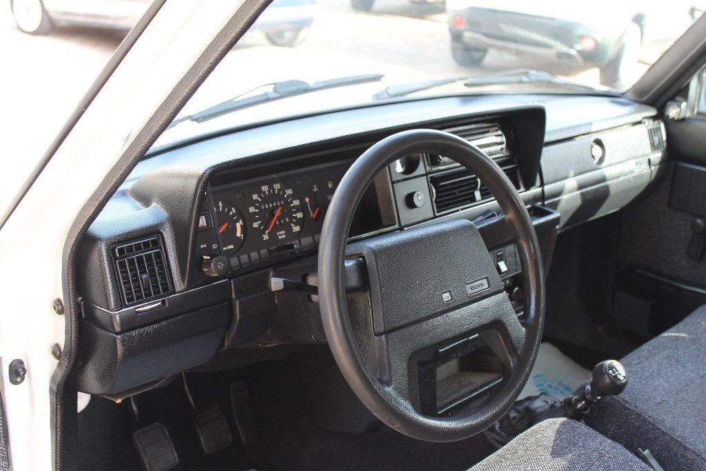 VOLVO 240 2.0 cat Station Wagon Polar