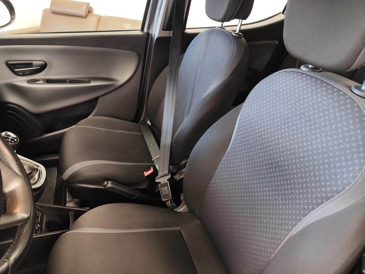 Lancia Ypsilon 1.2 69 CV 5 porte Silver