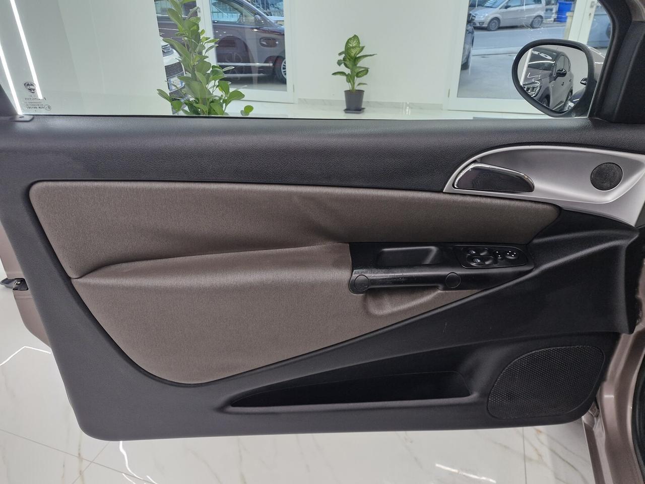 LANCIA YPSILON 1.2 BENZINA ORO PLUS 2009 160000KM