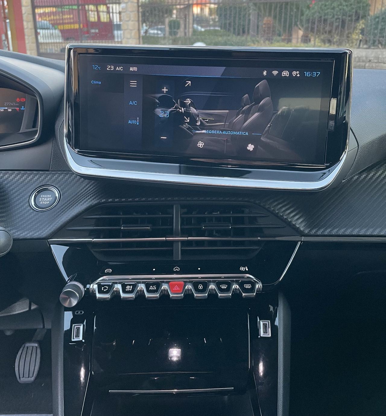 PEUGEOT 2008 1.2 PureTech 100CV ALLURE - 2025